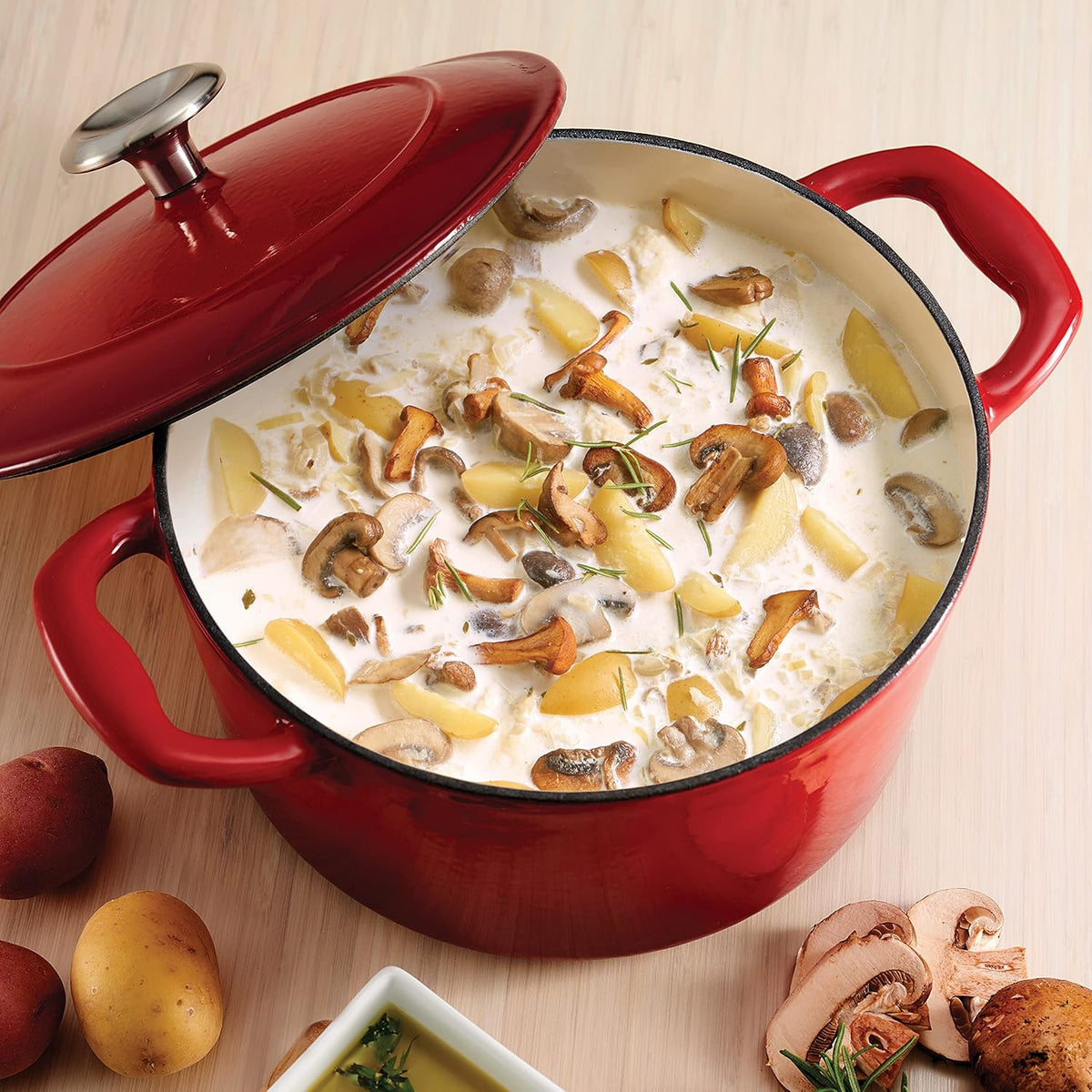 Gradated Red Enameled Cast Iron 3.5-Quart Dutch Oven L47414